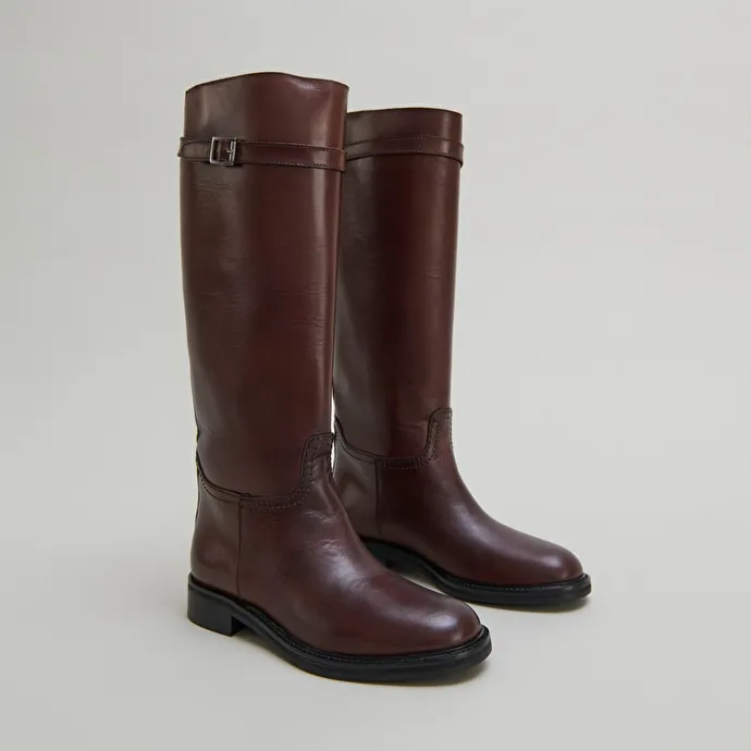 High boots in cognac leather