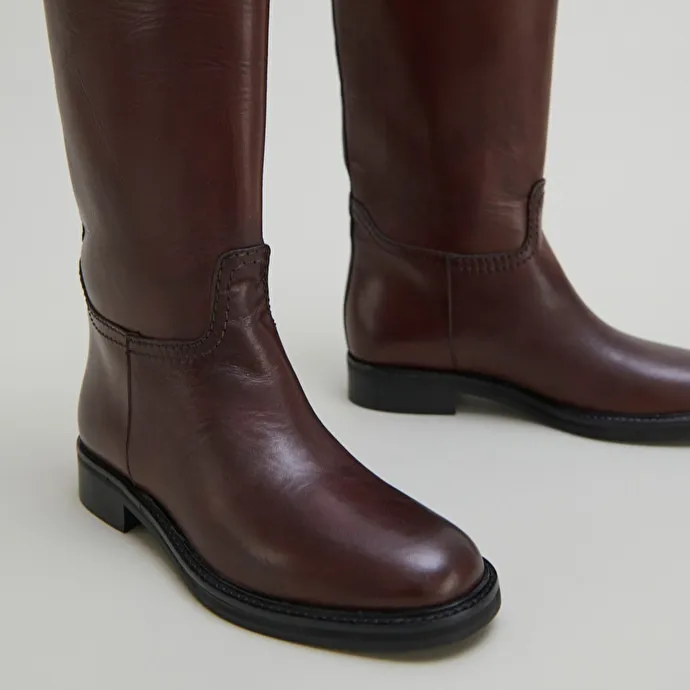 High boots in cognac leather