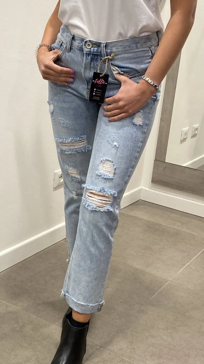 Jeans lavaggio chiaro con strappi