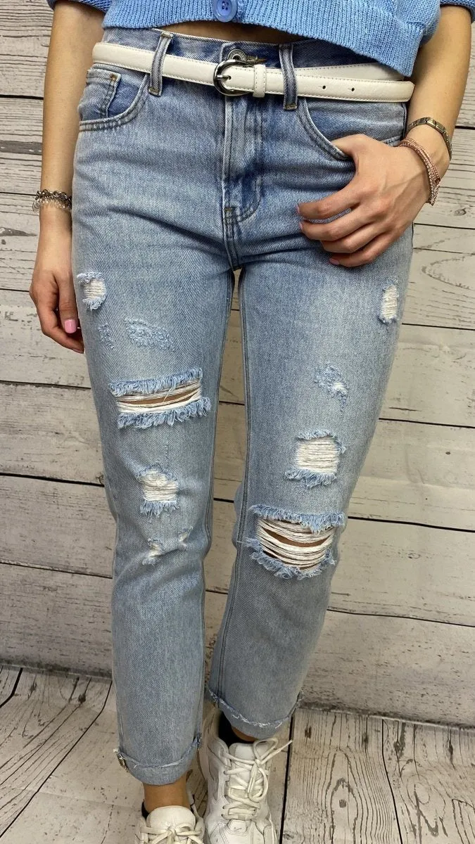 Jeans lavaggio chiaro con strappi