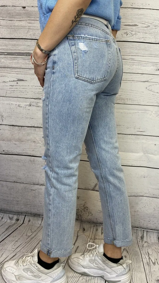 Jeans lavaggio chiaro con strappi