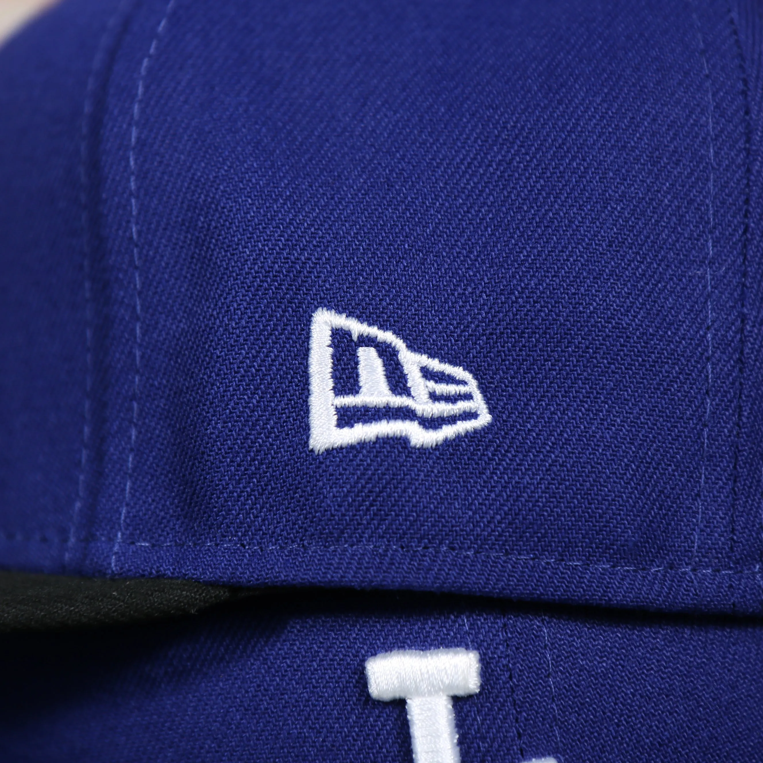 Los Angeles Dodgers 2022 City Connect Side Patch 59Fifty Fitted Cap | New Era Royal/Black