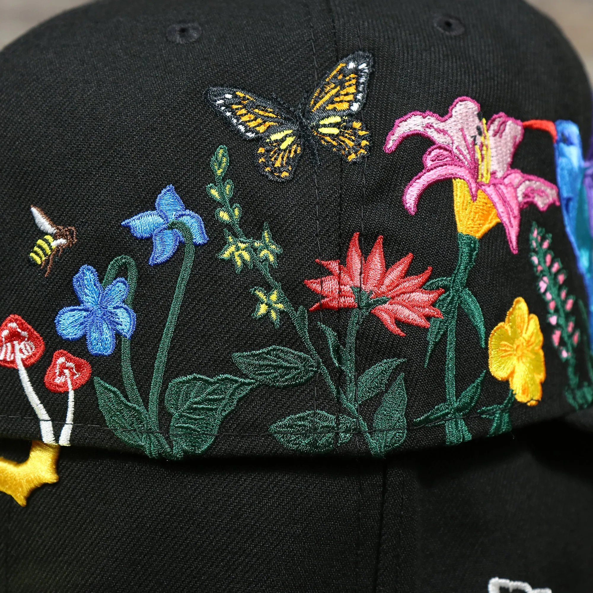 Pittsburgh Pirates Gray Bottom Bloom Spring Embroidery 59Fifty Fitted Cap | Black 59Fifty Cap