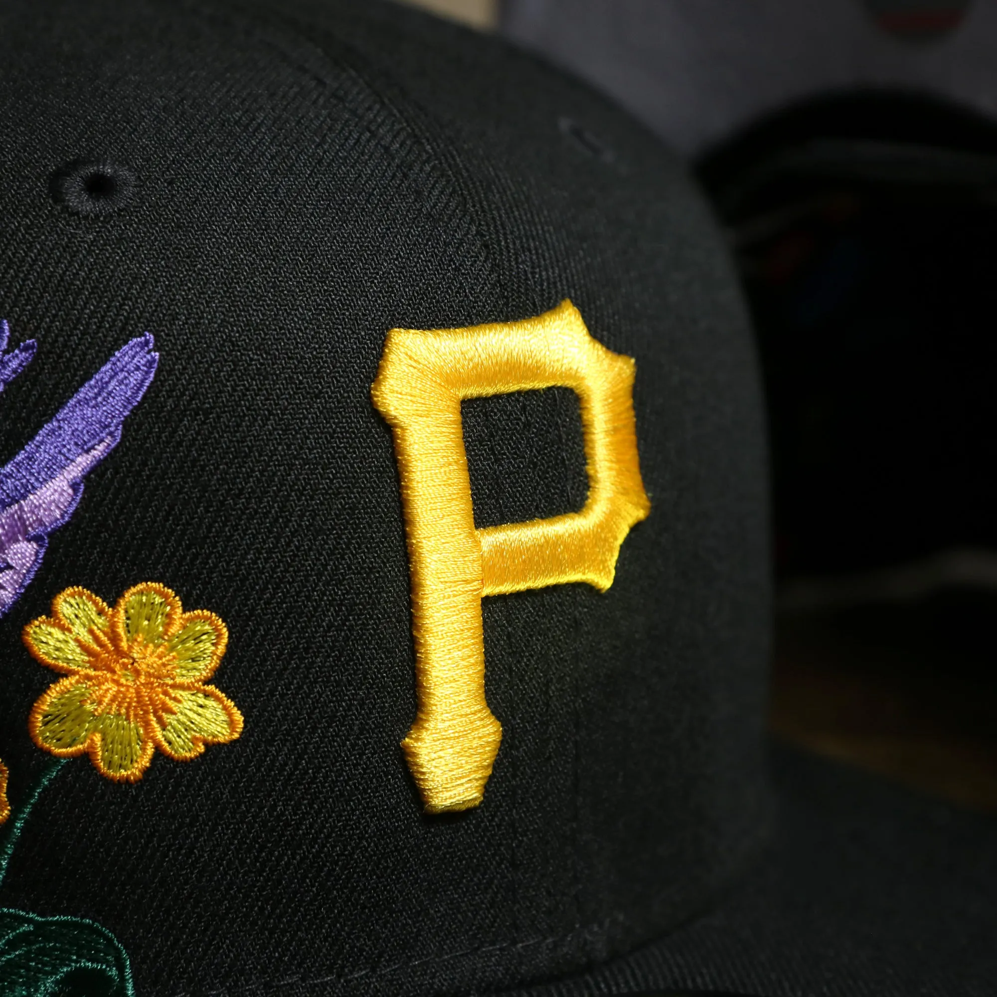 Pittsburgh Pirates Gray Bottom Bloom Spring Embroidery 59Fifty Fitted Cap | Black 59Fifty Cap