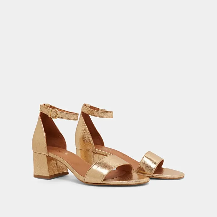 Square heel sandals in gold cracked leather