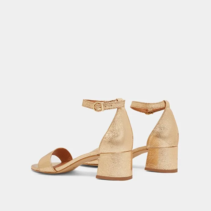 Square heel sandals in gold cracked leather