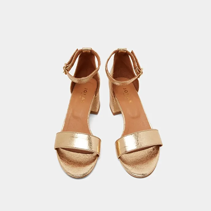 Square heel sandals in gold cracked leather