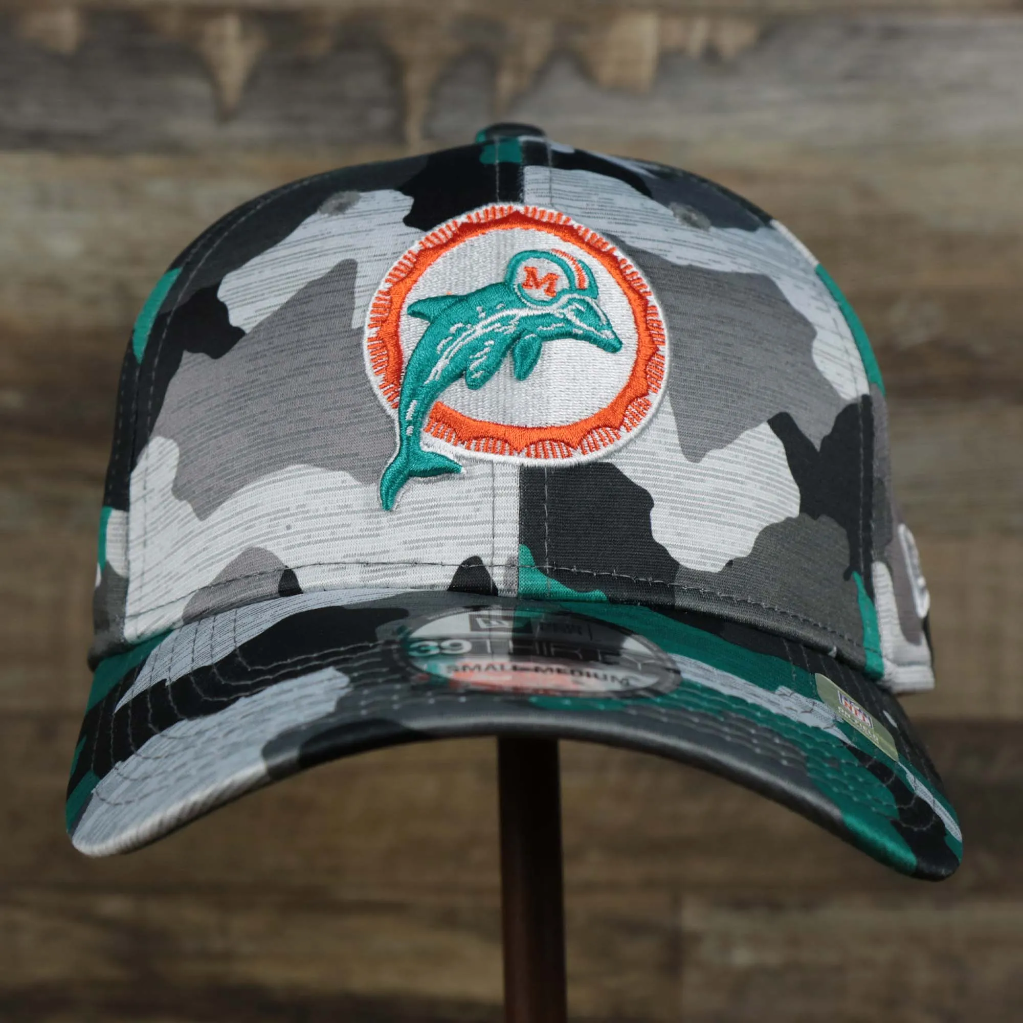 Throwback Miami Dolphins OnField NFL Summer Training 2022 39Thirty Camo FlexFit Cap | New Era Turquoise