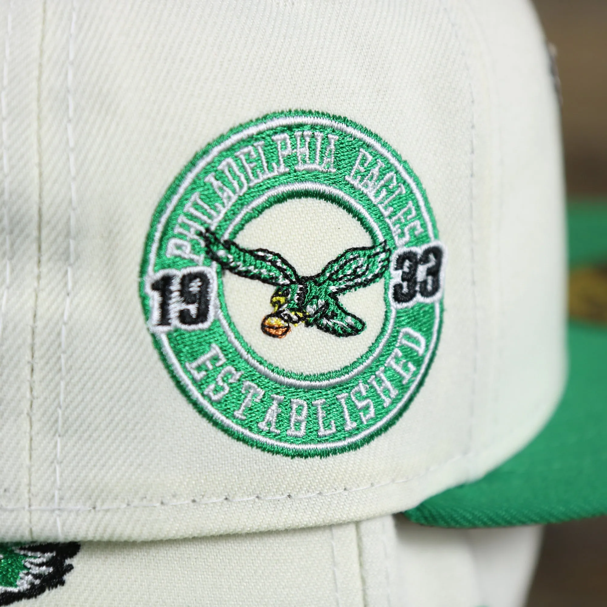 Throwback Philadelphia Eagles Chrome Logo NFL Eagles Side Patch 59Fifty Fitted Cap | Cream Fitted Cap