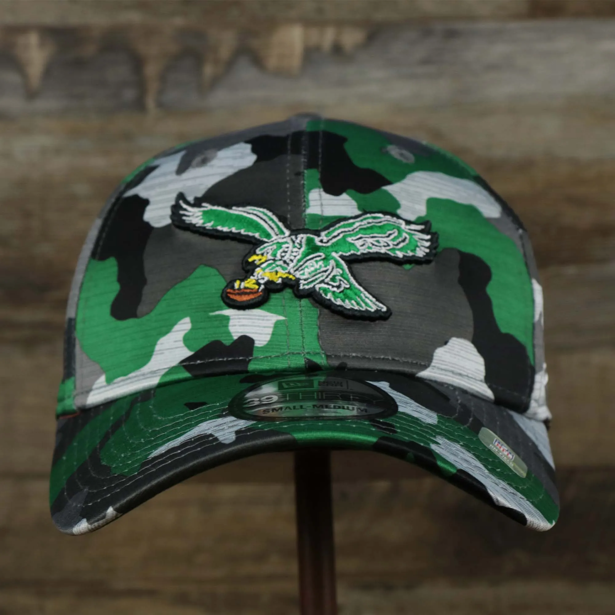 Throwback Philadelphia Eagles OnField NFL Summer Training 2022 39Thirty Camo FlexFit Cap | New Era Kelly Green