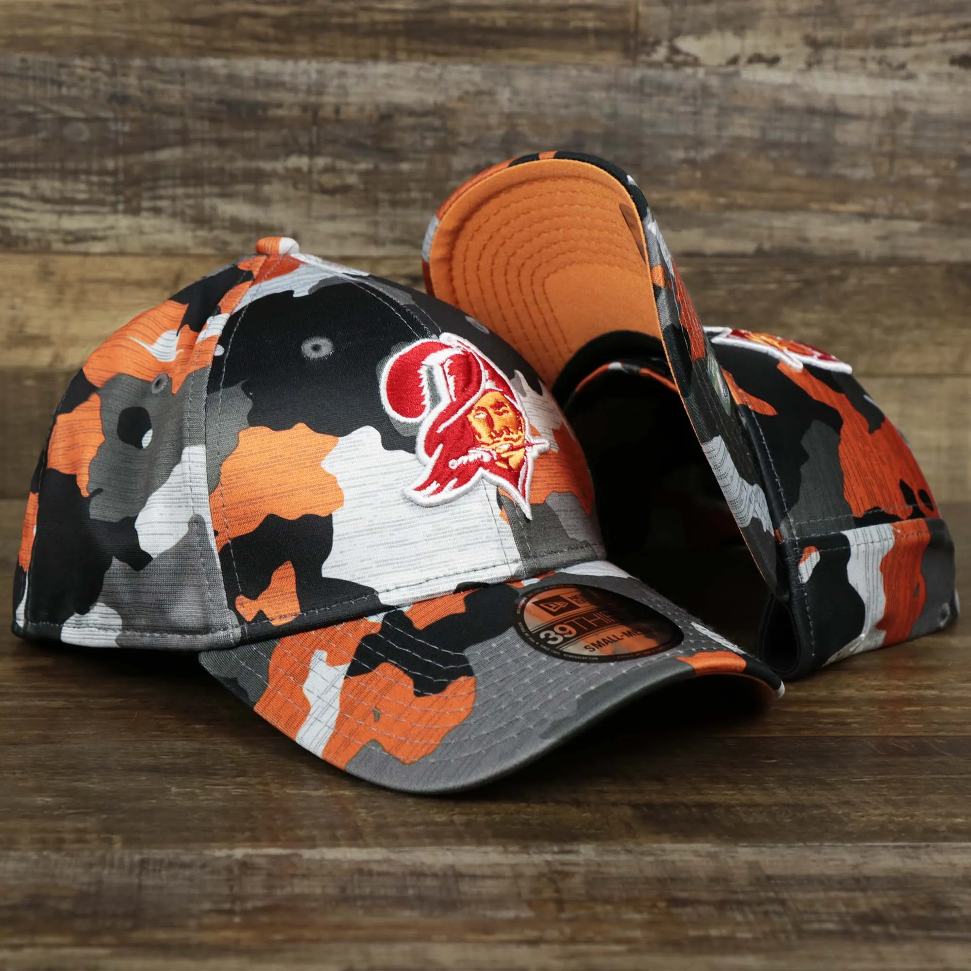 Throwback Tampa Bay Buccaneers OnField NFL Summer Training 2022 39Thirty Camo FlexFit Cap | New Era Orange