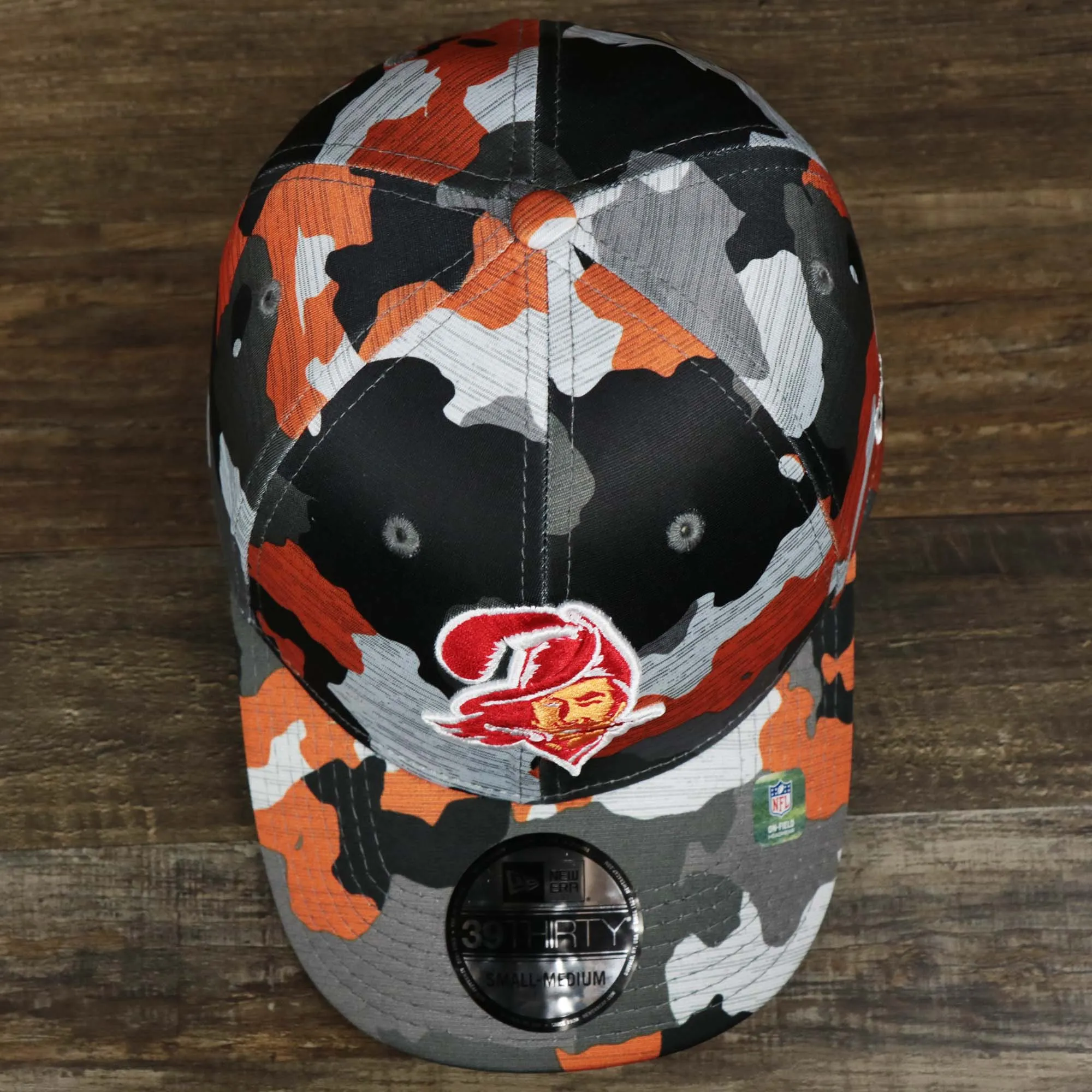 Throwback Tampa Bay Buccaneers OnField NFL Summer Training 2022 39Thirty Camo FlexFit Cap | New Era Orange