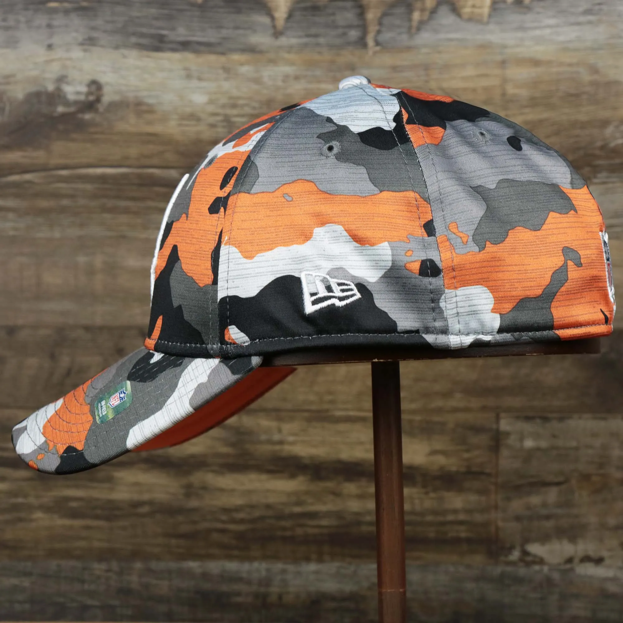 Throwback Tampa Bay Buccaneers OnField NFL Summer Training 2022 39Thirty Camo FlexFit Cap | New Era Orange