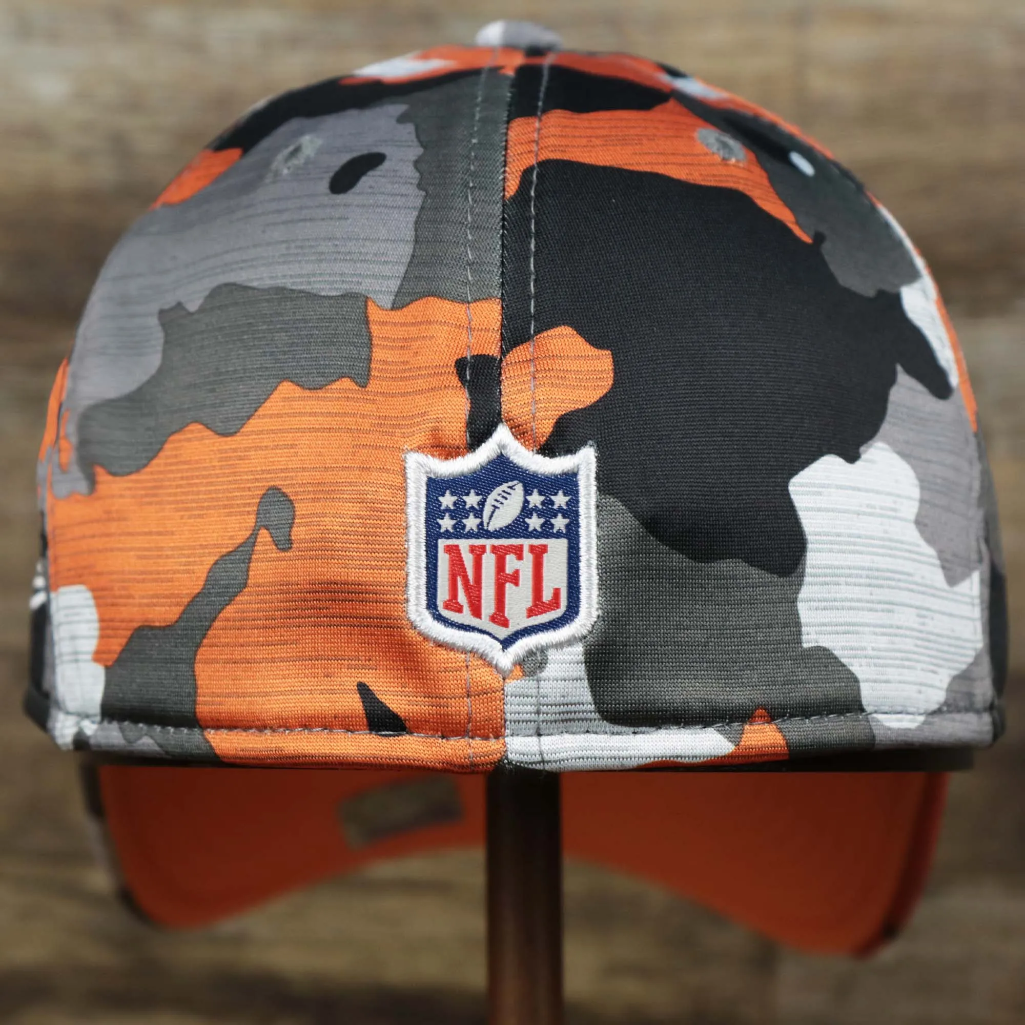 Throwback Tampa Bay Buccaneers OnField NFL Summer Training 2022 39Thirty Camo FlexFit Cap | New Era Orange