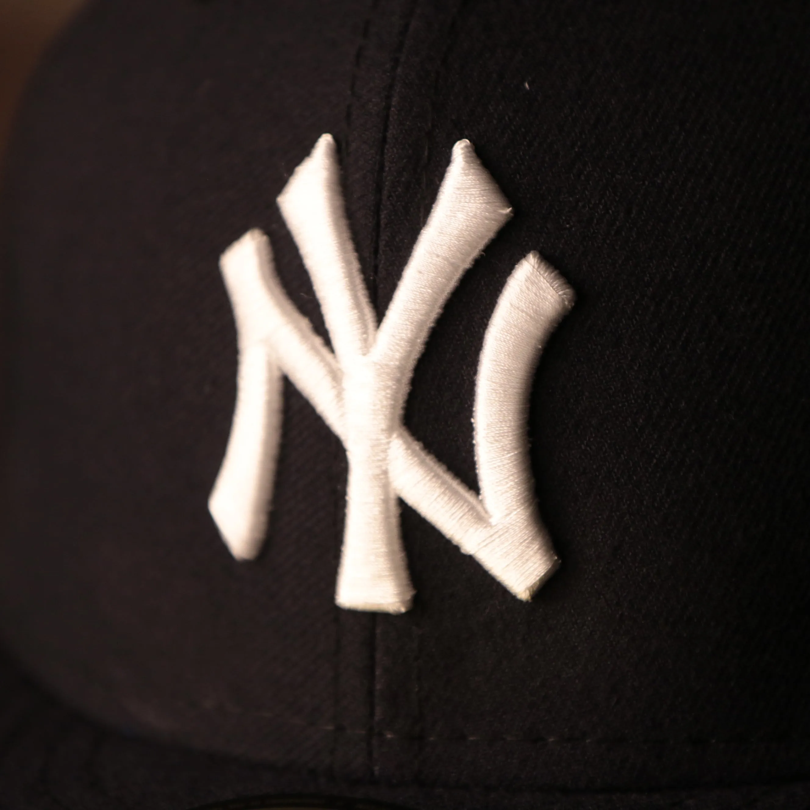 Yankees Black Bottom Fitted Cap | New York Yankees On-Field Black Underbrim Fitted Hat